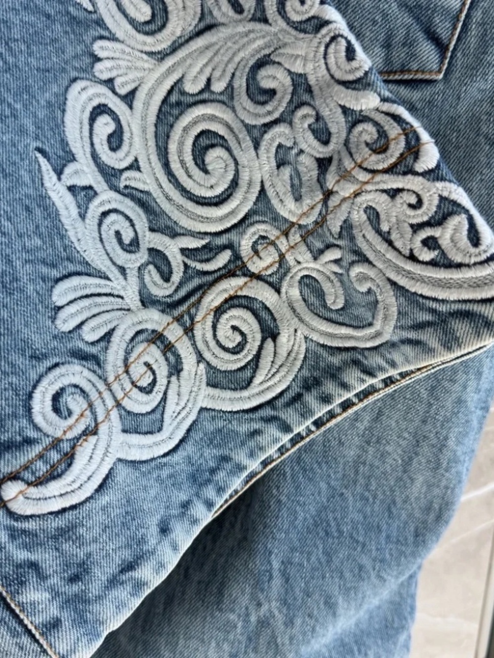 Alice + Olivia Beautiful Embroidered Cropped Bell Jean - Picture 7 of 8